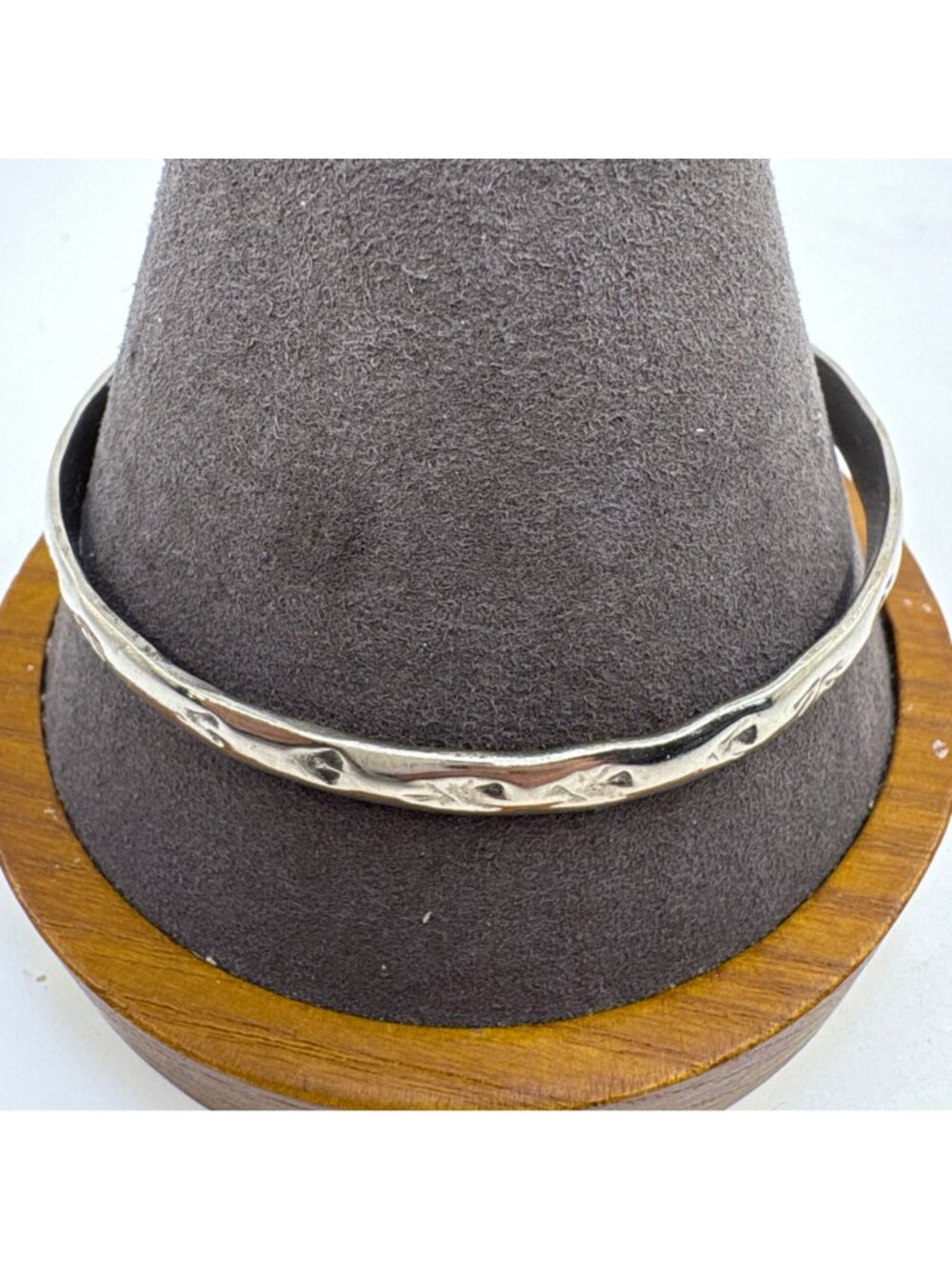 Hammered Design Bangle Bracelet Silver Tone Size 8" Fit - Picture 2 of 8